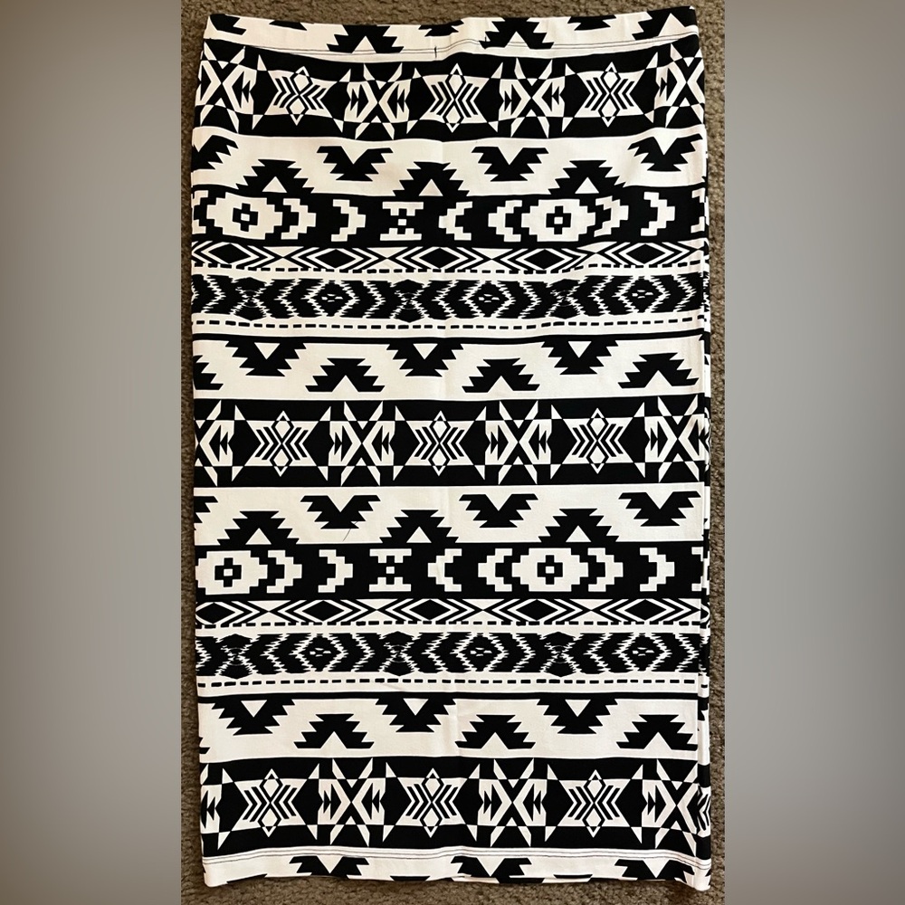 Express Geometric Skirt - Picture 3 of 3
